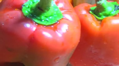 Sepette kırmızı biber.