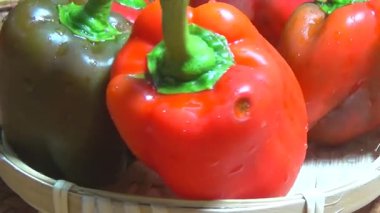 Sepette kırmızı biber.