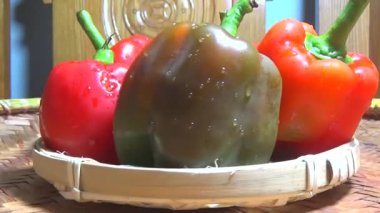 Sepette kırmızı biber.