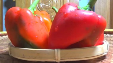 Sepette kırmızı biber.