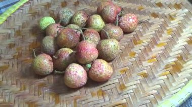 Olgun liçi sepette