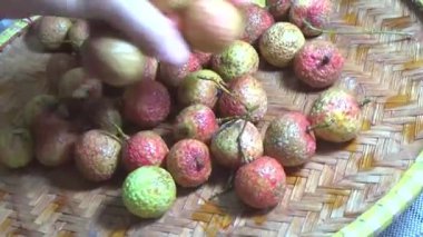 Olgun liçi sepette