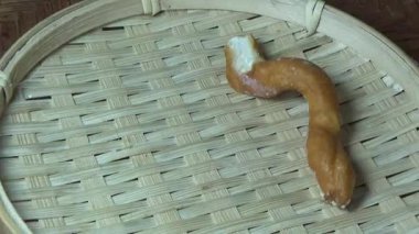 Şekerle karışık çıtır pirinç keki