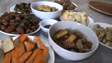 Geleneksel Vietnam yemekleri.