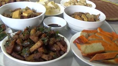 Geleneksel Vietnam yemekleri.