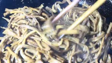 Geleneksel Vietnam yemekleri.