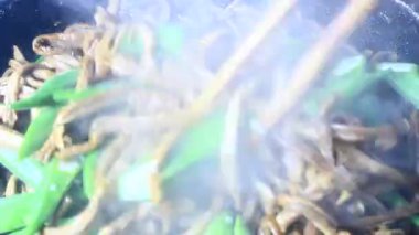 Geleneksel Vietnam yemekleri.