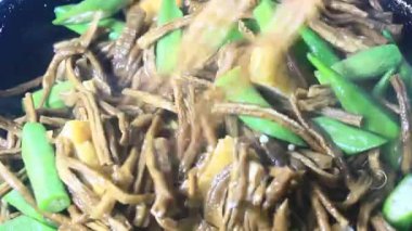 Geleneksel Vietnam yemekleri.