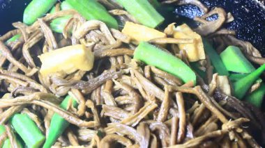 Geleneksel Vietnam yemekleri.