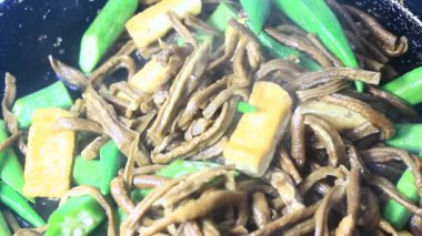 Geleneksel Vietnam yemekleri.