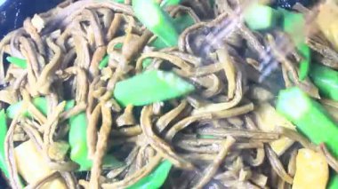 Geleneksel Vietnam yemekleri.