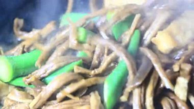 Geleneksel Vietnam yemekleri.