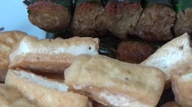 Geleneksel Vietnam yemekleri.