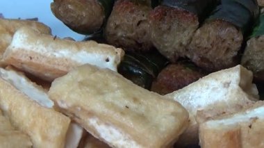 Geleneksel Vietnam yemekleri.