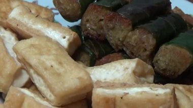 Geleneksel Vietnam yemekleri.