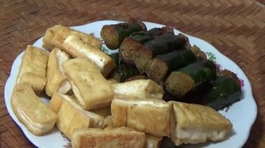 Geleneksel Vietnam yemekleri.