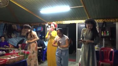 Hue folk song performance on the Huong River