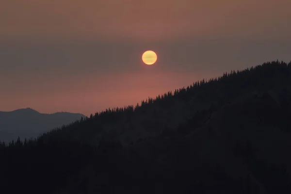 Günbatımı ve orman yangını Cirque RIM iz, olimpik Milli Parkı, Washington pus