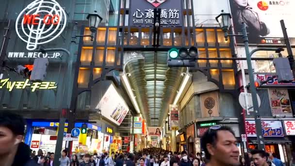 Kyoto Japón Abril Personas Calle Frente Entrada Shin Sai Bashi — Vídeo de stock