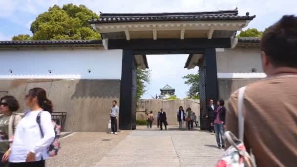 Осака Япония Апреля Туристический Визит Осакским Воротам Замка Осака Одной — стоковое видео