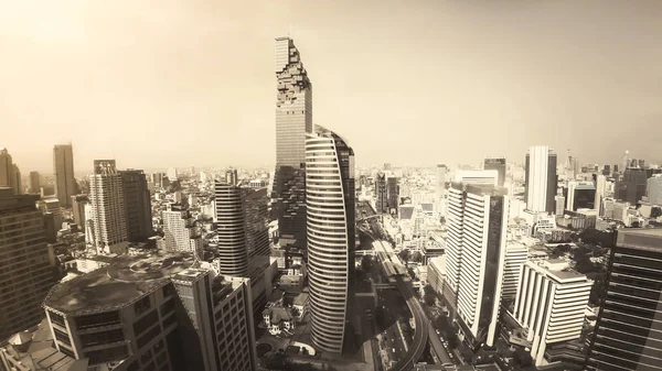 バンコク市内繁華街のマンション バンコク近代的なオフィスビル群の空中写真 ビンテージ スタイル処理 — ストック写真