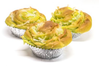 Beyaz arka plan üzerinde Tay Hindistan cevizi ekmek fırında pişmiş