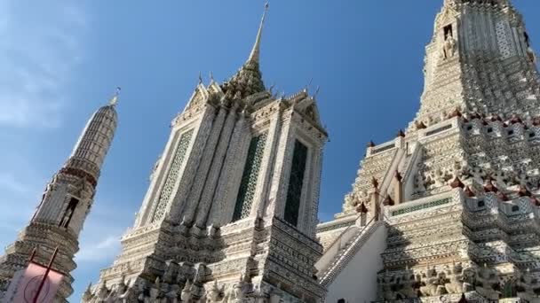 Bangkok Thailand Januar Unbekannte Verdienen Mit Mönchen Tempel Der Morgendämmerung — Stockvideo