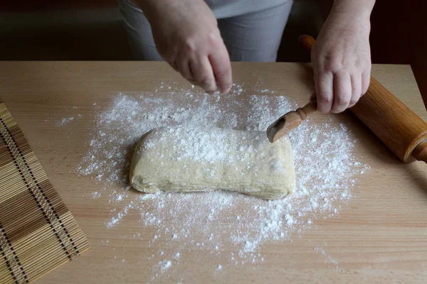 Hands Knead Dough Flour Rolling Pin Table — ストック写真