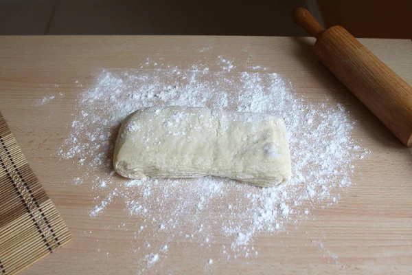 Hands Knead Dough Flour Rolling Pin Table — ストック写真