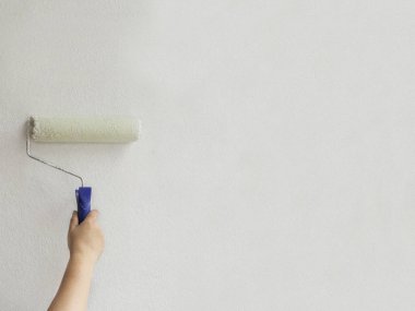 boya silindiri beyaz bir duvar boyaları