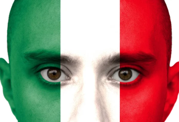 Nationale vlag Italië gekleurd afgebeeld in verf op een man gezicht close-up, geïsoleerd op een witte achtergrond — Stockfoto