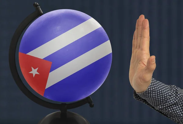 Gesto mužské ruky varuje před planetou, která znázorňuje barevný státní příznak Kuba — Stock fotografie