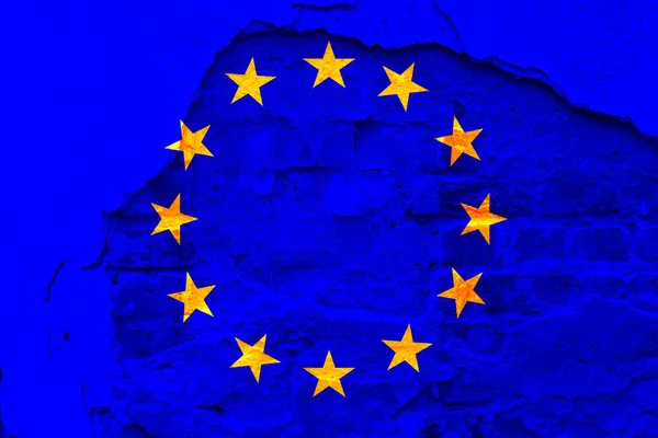 Bandera azul de la UE en textura de pared vieja con yeso roto, concepto de destrucción —  Fotos de Stock