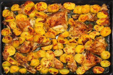 Baharat ile fırında pişmiş patates kızartması