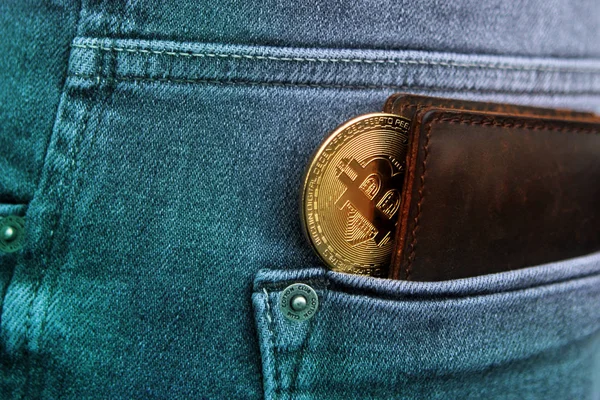 yüksek kaliteli hakiki deriden yapılmış koyu kahverengi erkek cüzdan, hangi elektronik para görebilirsiniz; altın Bitcoin erkek gri kot arka cebinde, turkuaz renkli fotoğraf renkli