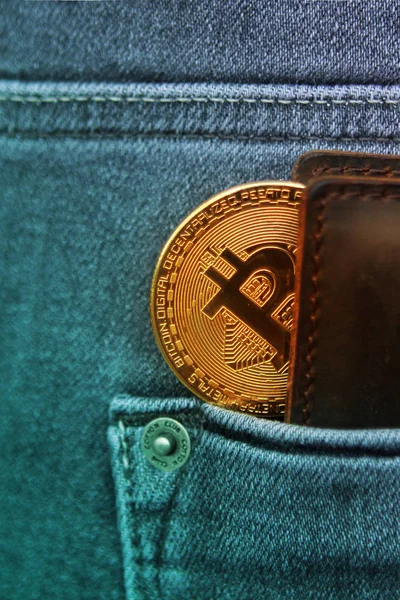 yüksek kaliteli hakiki deriden yapılmış koyu kahverengi erkek cüzdan, hangi elektronik para görebilirsiniz; altın Bitcoin erkek kot arka cebinde, dikey