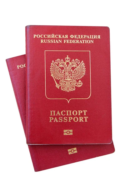 Изолированное изображение двух паспортов гражданина Российской Федерации, лежащего друг на друге, белого фона, изолированного, копировального пространства — стоковое фото