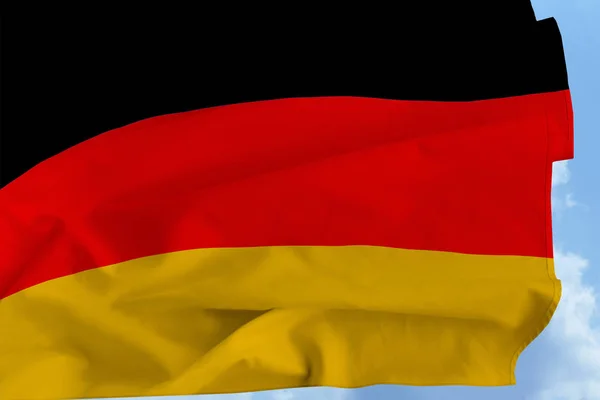 Hermosa bandera de seda de Alemania con suaves pliegues en el viento contra un cielo azul — Foto de Stock