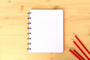 sayfa okul Notebook ve renkli çeşitli Kırtasiye. Geri okul konsepti, üst görünüm, kalemler, kopya alanı