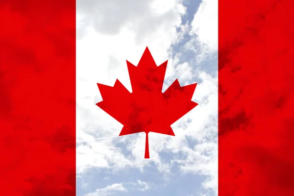 Hermosa bandera nacional de Canadá en suave seda con pliegues suaves, primer plano, espacio de copia sobre un fondo translúcido cielo azul —  Fotos de Stock