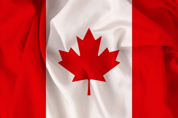 Mooie nationale vlag van Canada op zachte zijde met zachte plooien, close-up, kopieer ruimte — Stockfoto