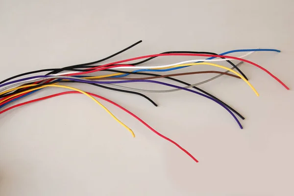 Faisceau de fils électriques colorés à noyau unique — Photo