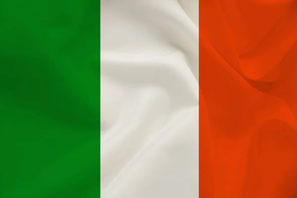 Bandera nacional del país Irlanda en seda delicada con pliegues de viento, concepto de viaje, inmigración, política, espacio para copiar, primer plano — Foto de Stock