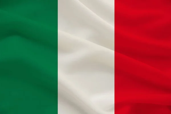 La bandiera nazionale del paese d'Italia su seta dolce con pieghe a vento, concetto di viaggio, immigrazione, politica, spazio per copiare, primo piano — Foto Stock