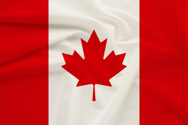 Canada nationale vlag op zachte zijde met wind plooien, reizen concept, immigratie, politiek — Stockfoto