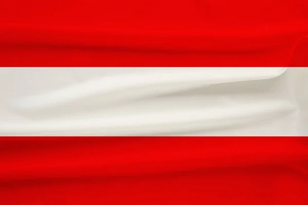 Národní vlajka Rakouska na choulostivém hedvábí s záhyby větru, koncepce cestování, přistěhovalectví, politika — Stock fotografie