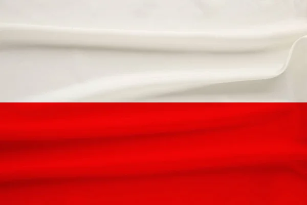 Národní vlajka Polské republiky na mírném hedvábí s záhyby větru, koncepce cestování, přistěhovalectví, politika — Stock fotografie