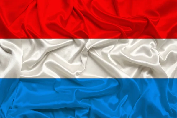 Bandera nacional de Luxemburgo sobre suave seda con pliegues de viento, concepto de viaje, inmigración, política —  Fotos de Stock