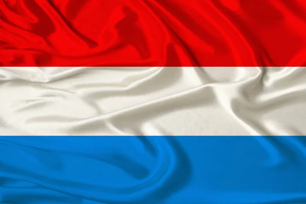 Hermosa foto de la bandera nacional de Luxemburgo en delicada seda brillante con cortinas suaves, el concepto de poder estatal, la vida en el país, horizontal, primer plano, espacio de copia —  Fotos de Stock