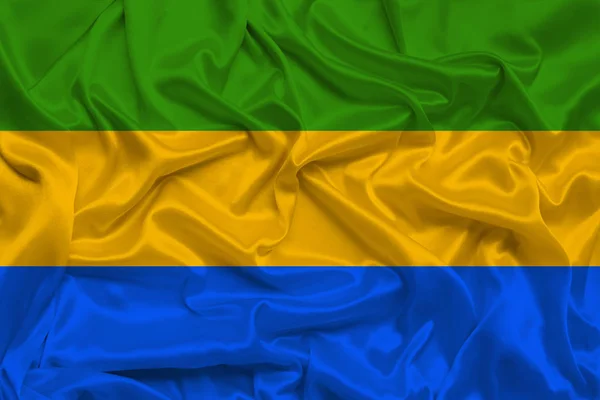Piękne zdjęcie flagi narodowej Gabonu na delikatnym błyszczącym jedwabiu z miękkimi draperiach, pojęcie władzy państwowej, życie kraju, poziome, zbliżenie, przestrzeń kopiowania — Zdjęcie stockowe